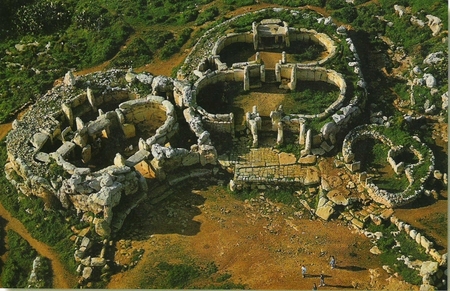 Tempel in Gestalt der Göttin, Malta, Mnajdra, 3500 vor u. Z.